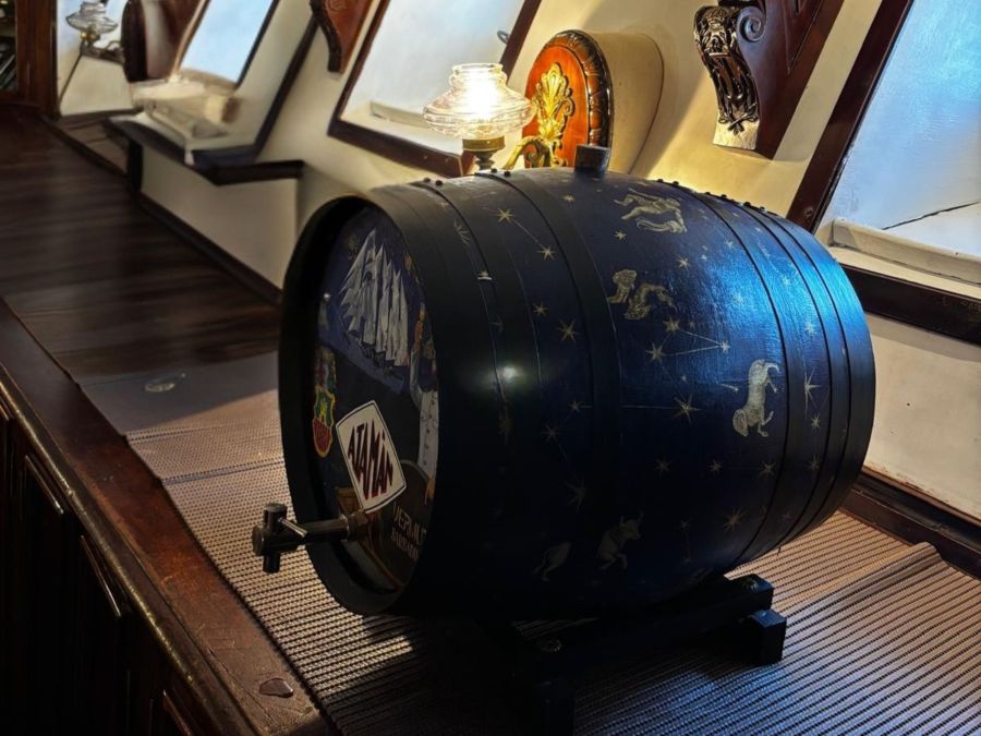 Buque Escuela Juan Sebastián de Elcano barril