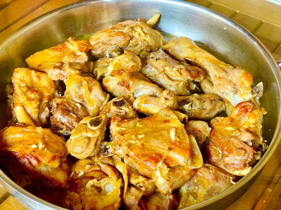 Cordero Guisado con Tinto Crianza Martinez Alesanco 