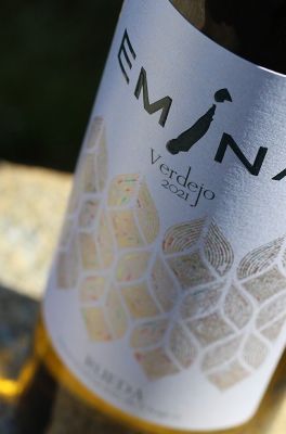 Vino Emina Verdejo sobre lias