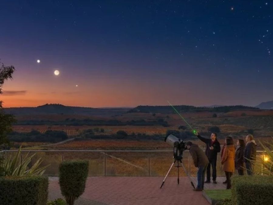 Observación astronómica con telescopio en Finca Valpiedra, La Rioja