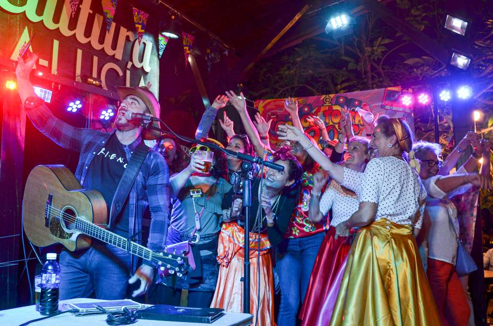 Fiesta 80s y 90s Villa-Lucía